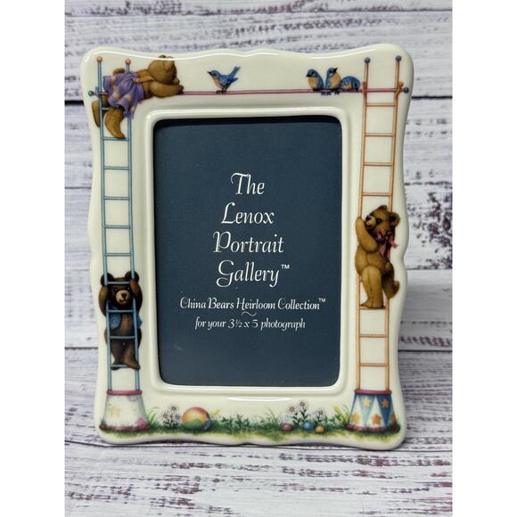 VTG The LENOX Portrait Gallery Bear Ladder Picture Frame for 3.5x5 Photograph - Picture 1 of 8